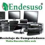 Clasificación de residuos electrónicos Técnico separando placas electrónicas, cobre, aluminio y componentes para reciclaje